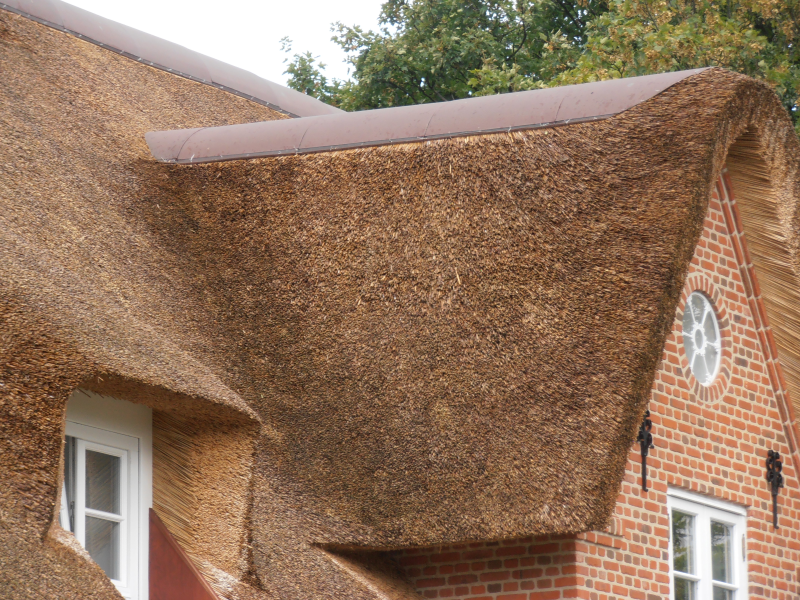 Bild 28: Kupferfirste mit Entlüftung werden für alle Dachdetails angepasst